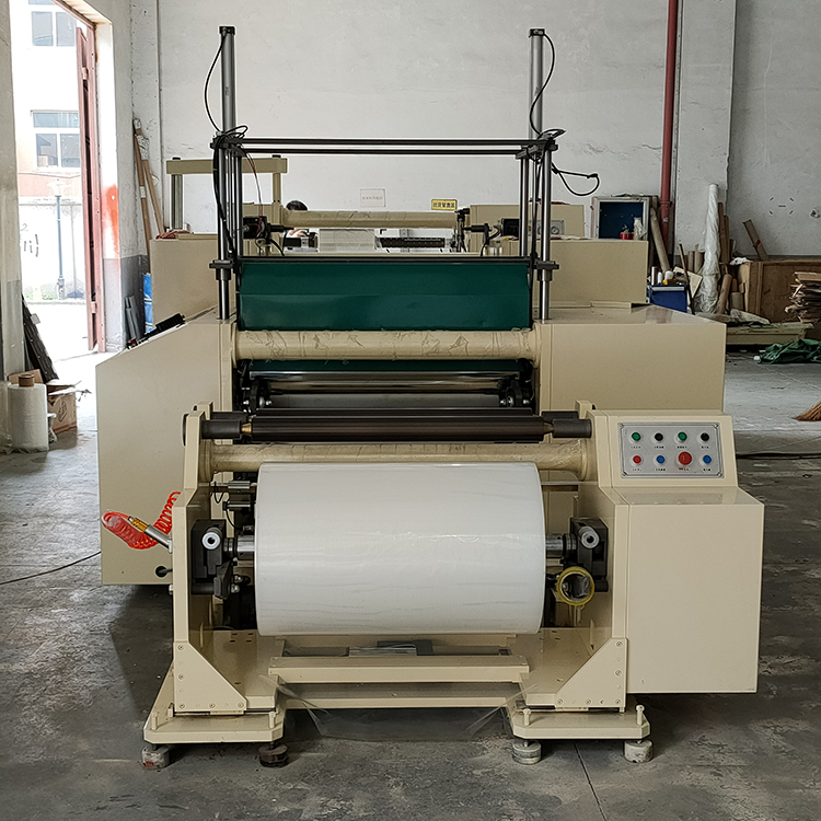 牛奶盒熱封條薄膜分切機(jī) 牛奶盒熱封條薄膜分切機(jī)