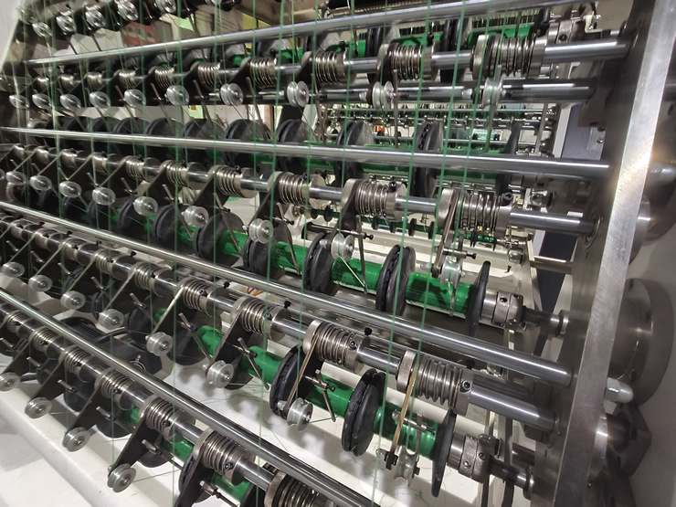 100頭電纜色帶拉線分條機(jī) 100頭電纜色帶拉線分條機(jī)